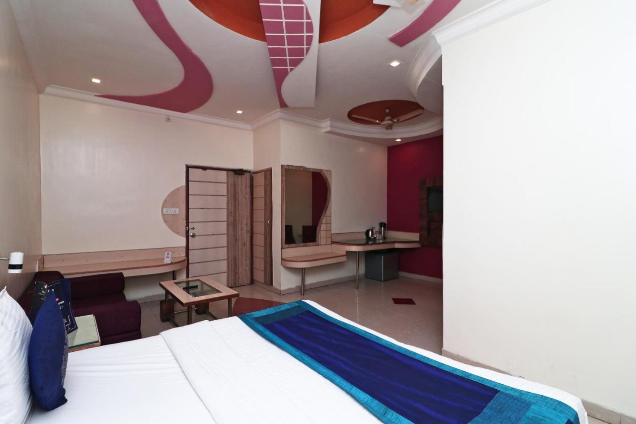 Hotel Deep Kanpur Exteriör bild