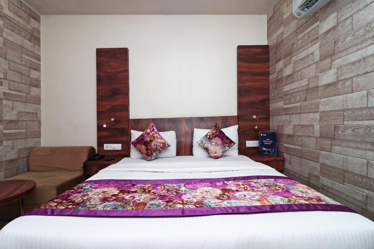 Hotel Deep Kanpur Exteriör bild