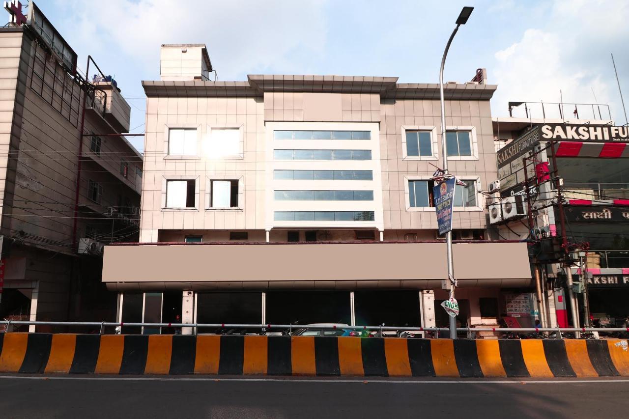 Hotel Deep Kanpur Exteriör bild