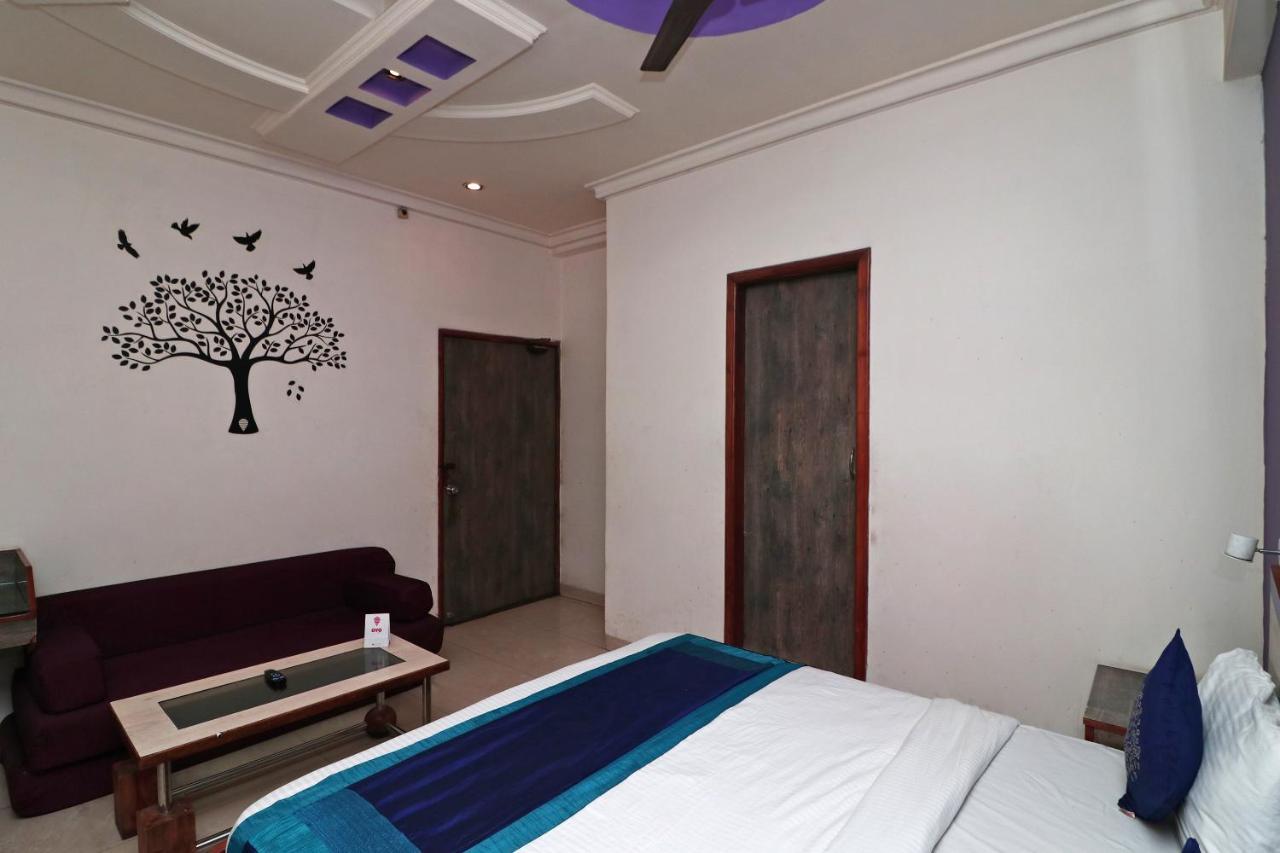 Hotel Deep Kanpur Exteriör bild