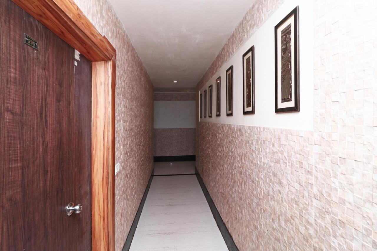 Hotel Deep Kanpur Exteriör bild