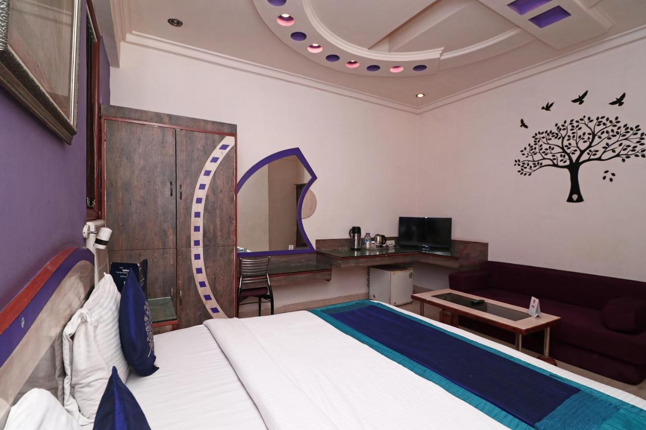 Hotel Deep Kanpur Exteriör bild