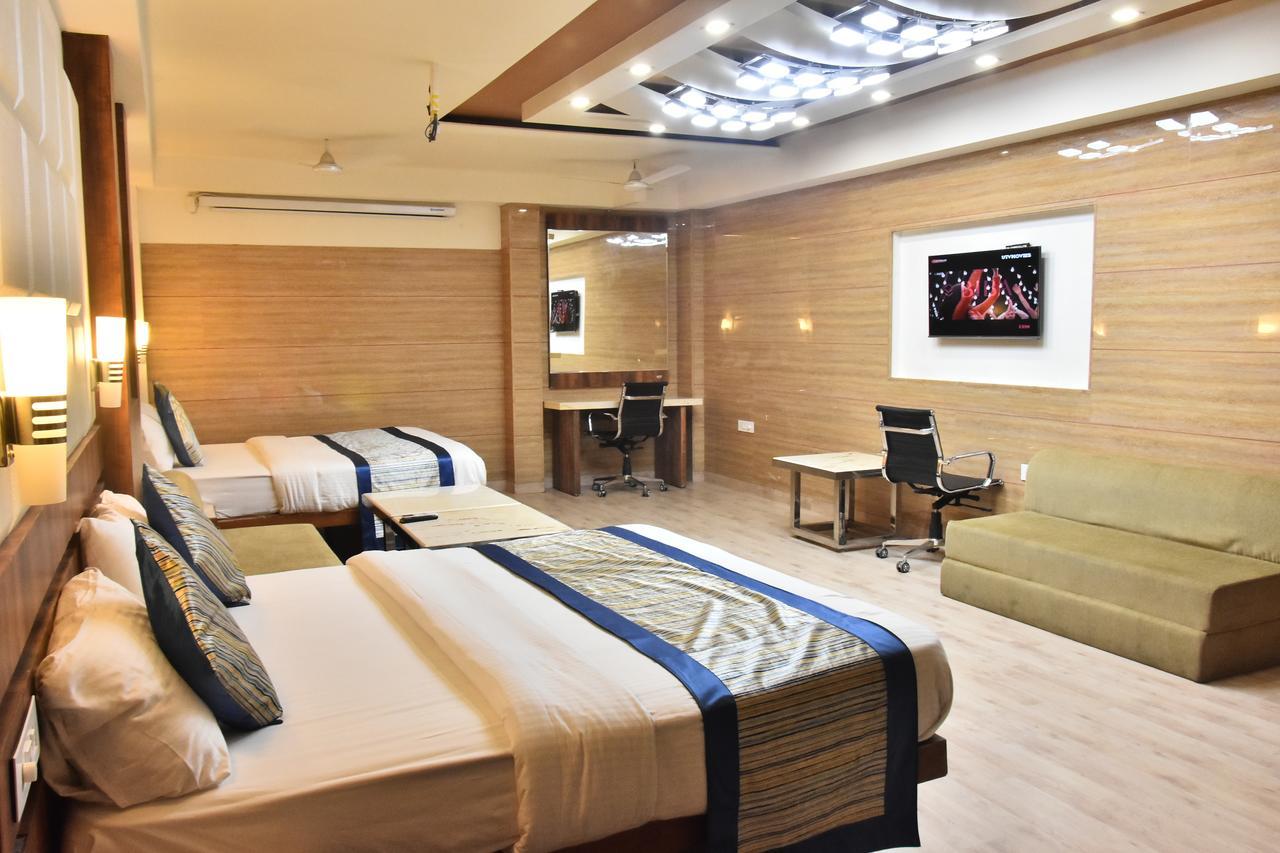 Hotel Deep Kanpur Exteriör bild