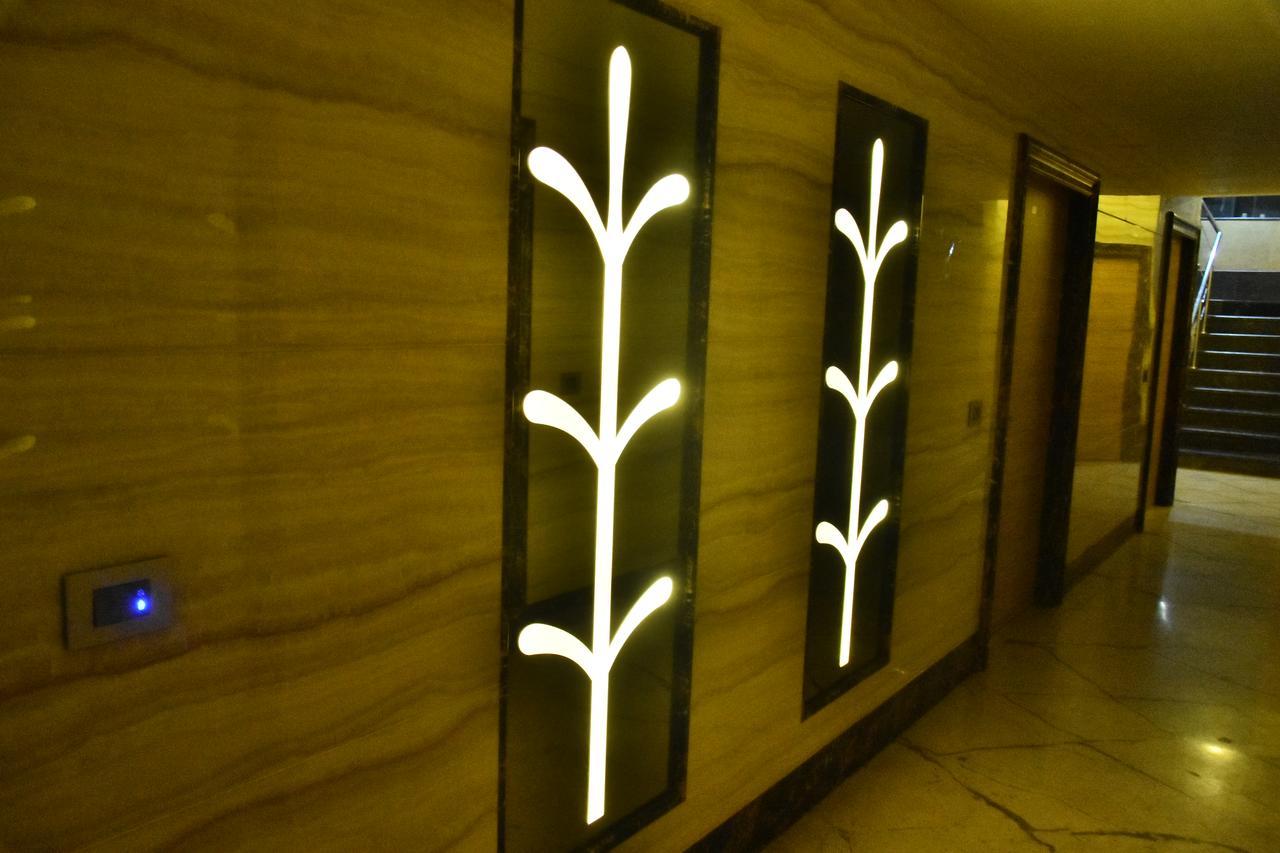 Hotel Deep Kanpur Exteriör bild