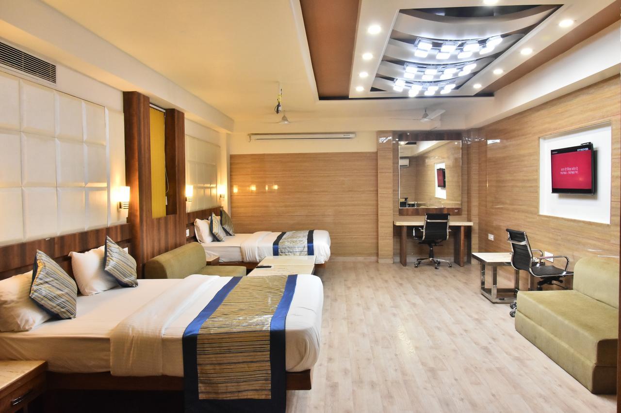 Hotel Deep Kanpur Exteriör bild