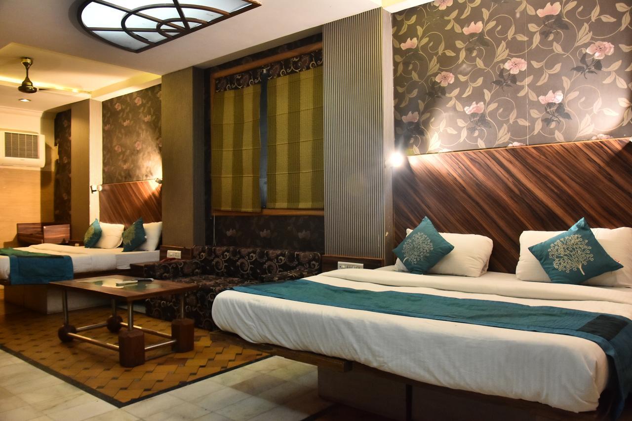 Hotel Deep Kanpur Exteriör bild