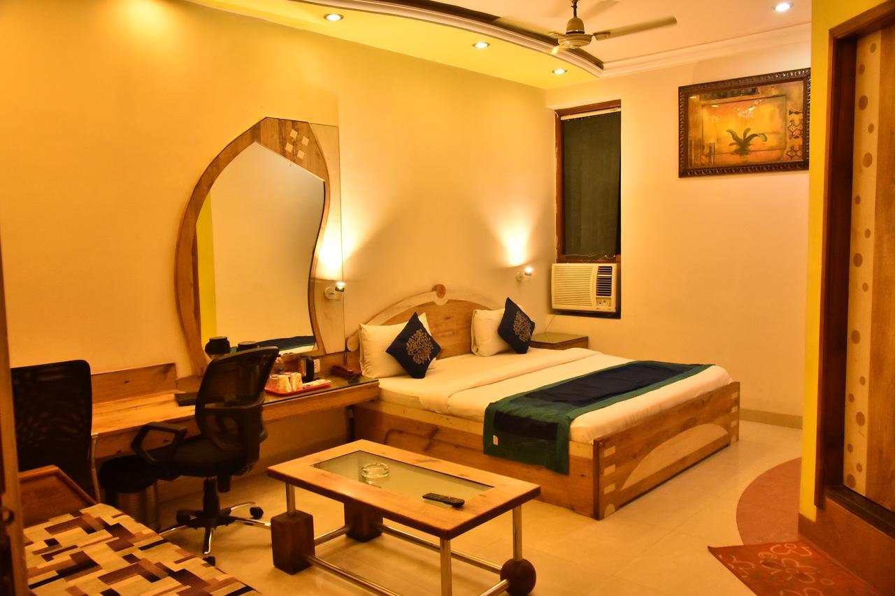 Hotel Deep Kanpur Exteriör bild