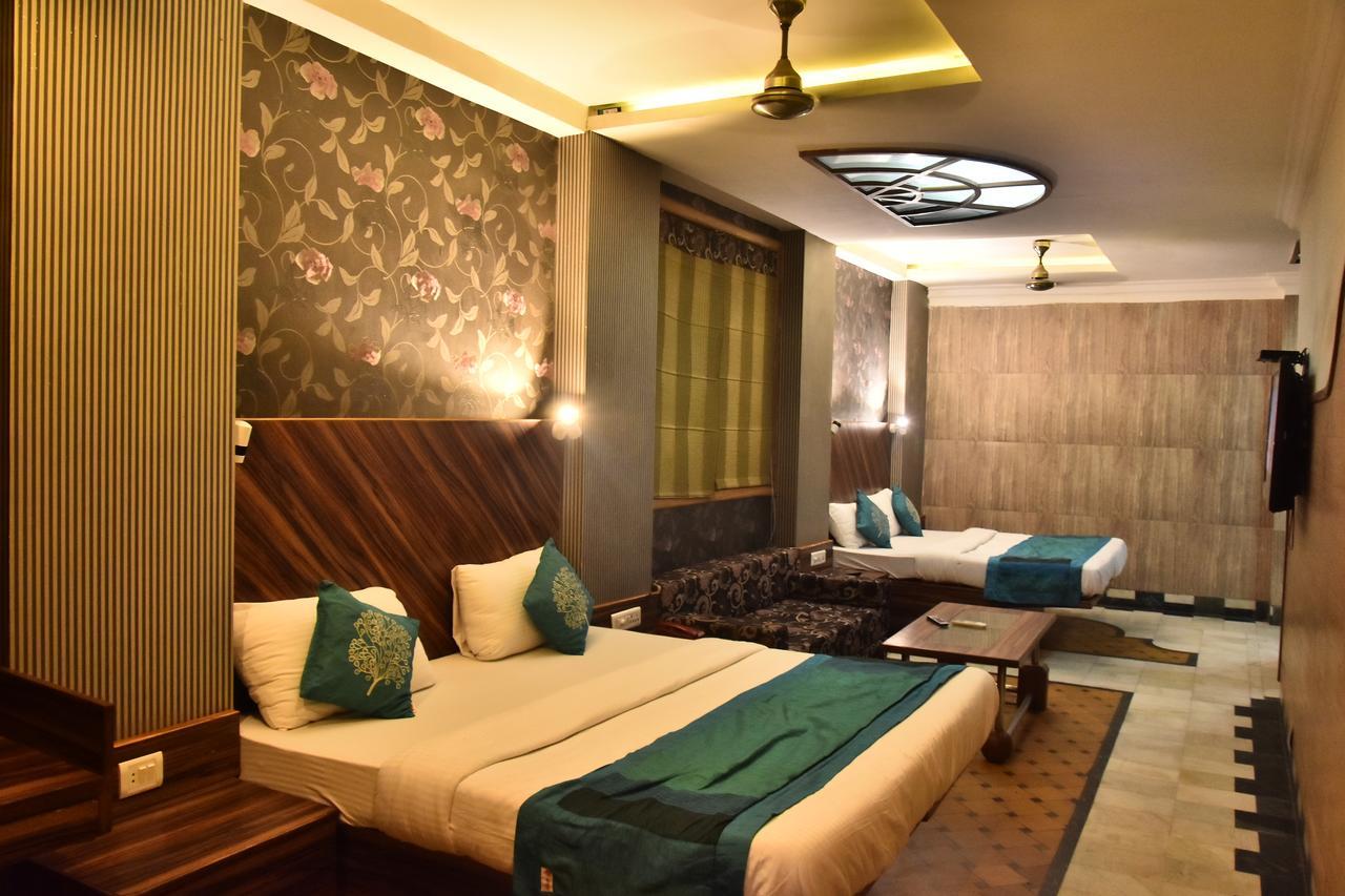 Hotel Deep Kanpur Exteriör bild
