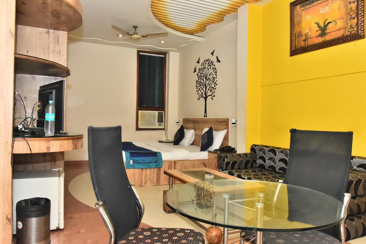 Hotel Deep Kanpur Exteriör bild