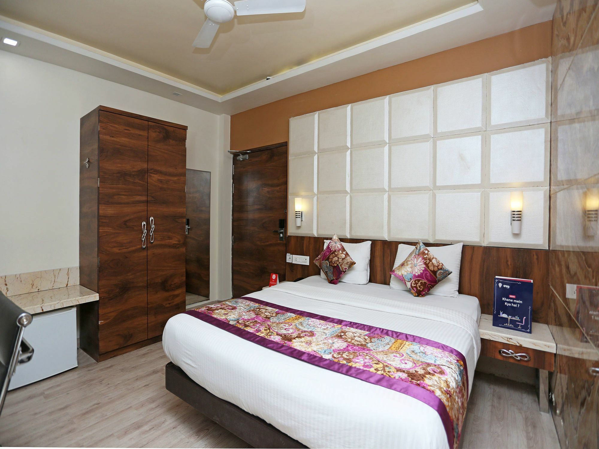Hotel Deep Kanpur Exteriör bild