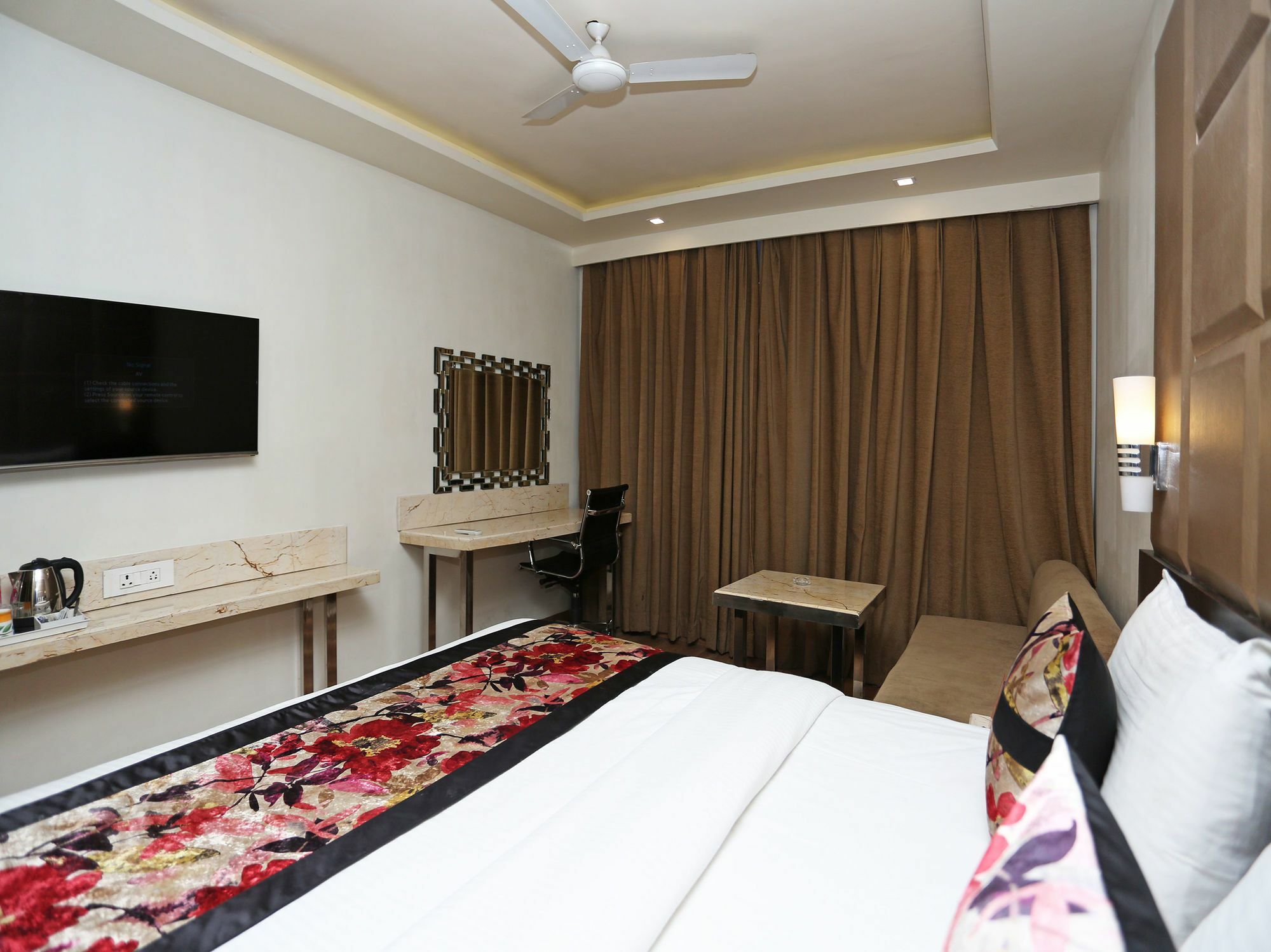 Hotel Deep Kanpur Exteriör bild