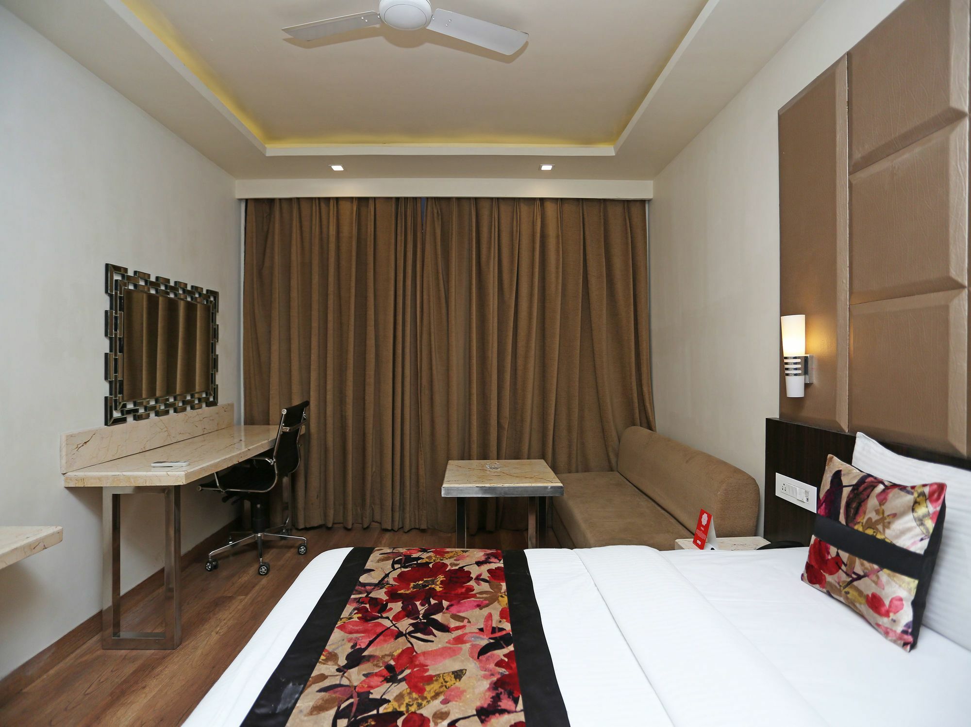 Hotel Deep Kanpur Exteriör bild
