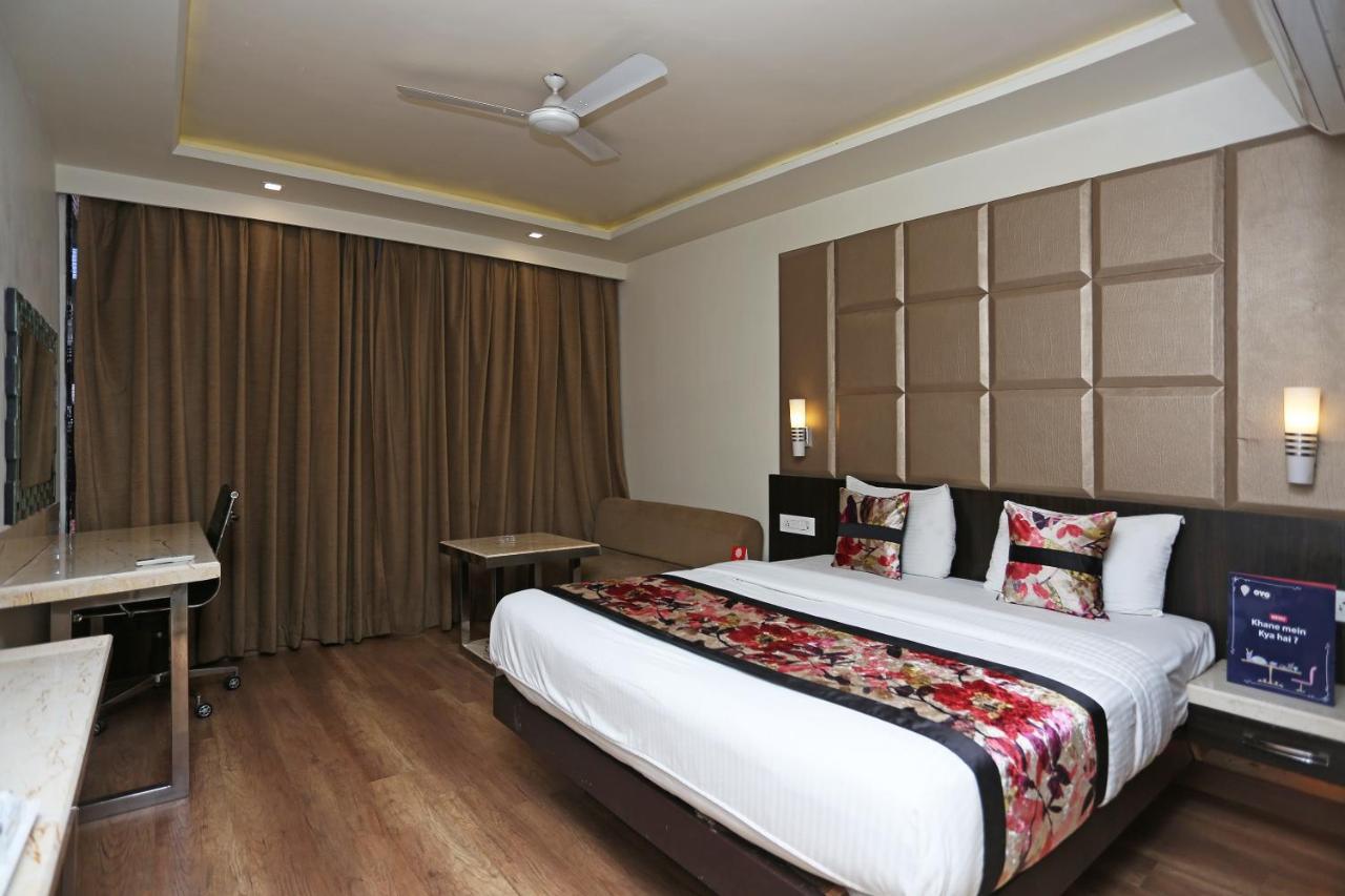 Hotel Deep Kanpur Exteriör bild